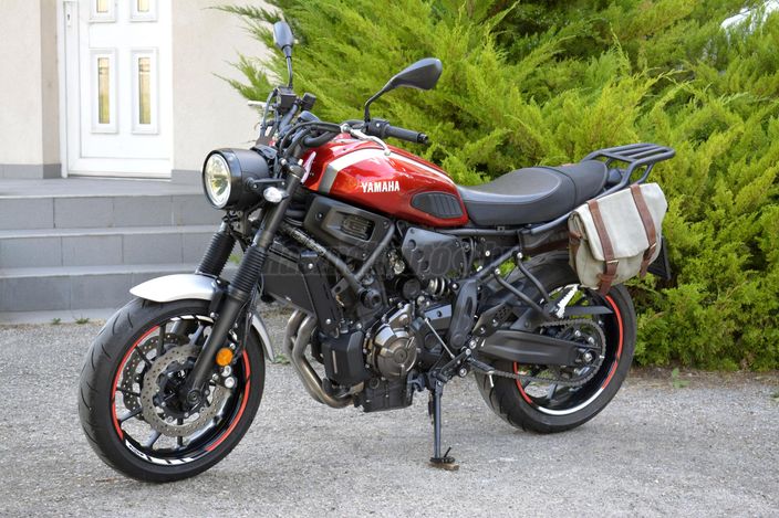 YAMAHA XSR 700