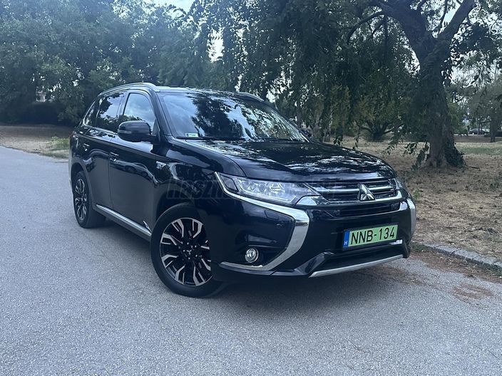 MITSUBISHI OUTLANDER 2.0 PHEV Instyle Navi 4WD CVT