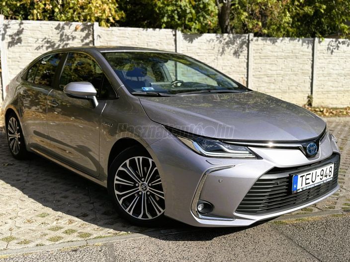 TOYOTA COROLLA Sedan 1.8 Hybrid Comfort Style Tech e-CVT