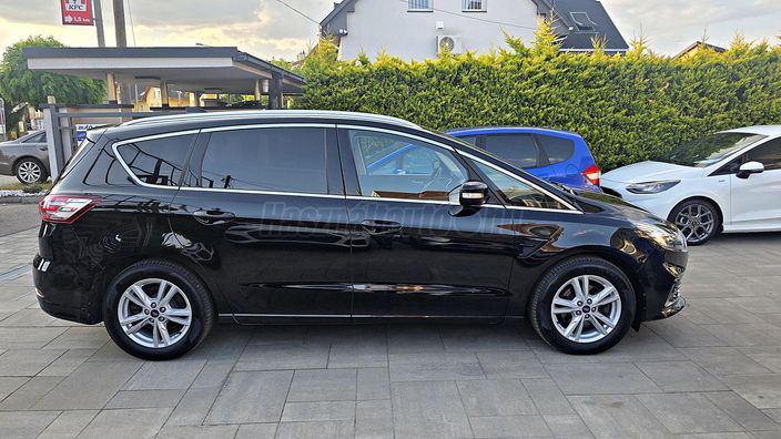 FORD S-MAX 2.5 FHEV Titanium CVT [7személy]