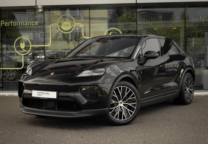 PORSCHE MACAN 4