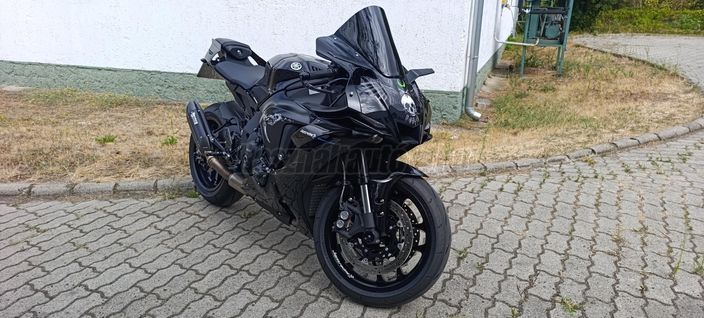 YAMAHA YZF R1
