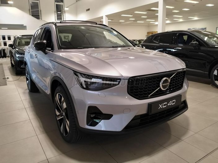 VOLVO XC40 2.0 [B3] MHEV Plus Dark DCT