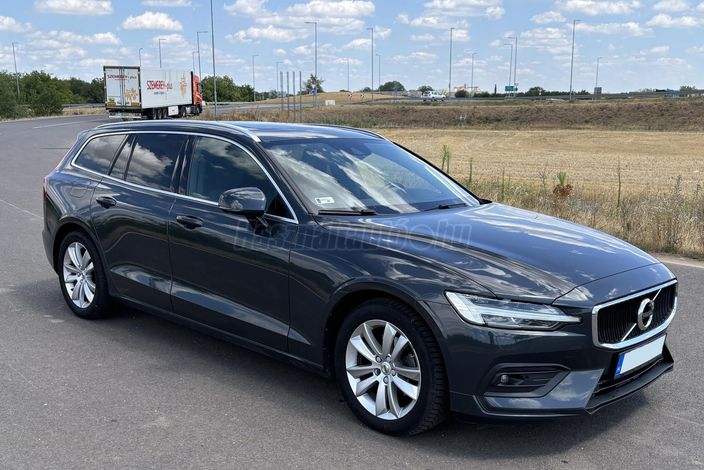 VOLVO V60 2.0 D [D4] Momentum Geartronic
