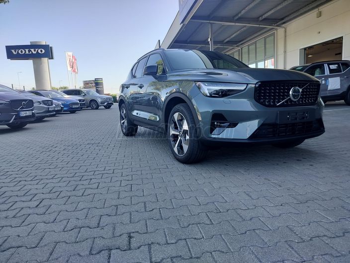 VOLVO XC40 2.0 [B3] MHEV Ultra Dark DCT