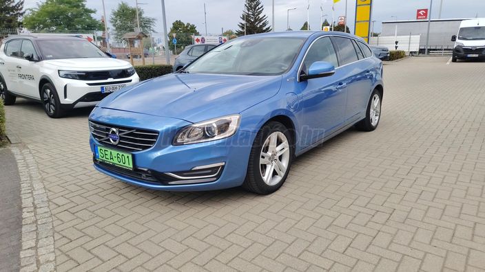 VOLVO V60 2.4 D [D6] PHEV AWD Summum Geartronic