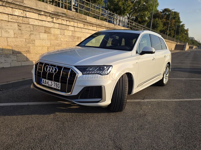 AUDI Q7 50 TDI S line quattro Tiptronic ic [7 személy]
