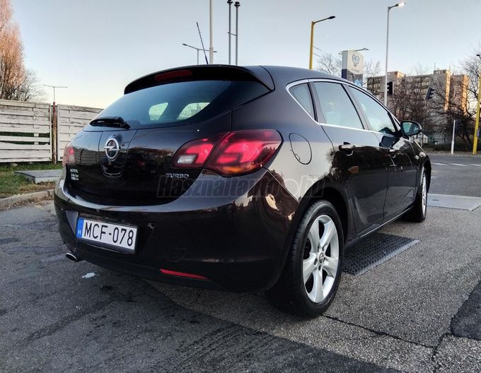 OPEL ASTRA J 1.6 T Cosmo