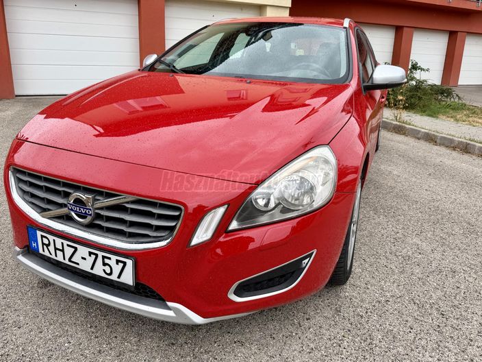 VOLVO V60 2.4 D [D5] Kinetic