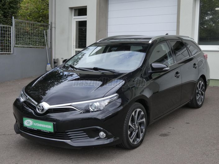 TOYOTA AURIS Touring Sports 1.2T Executive TSS