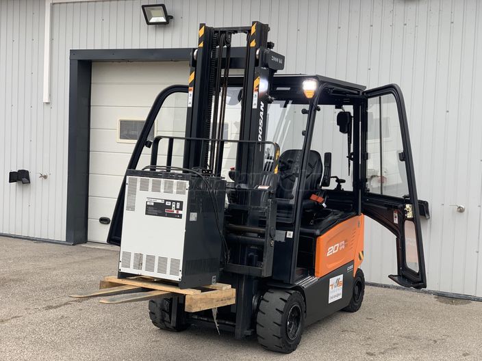 DOOSAN B20X-7PLUS.M.O.-i.GAR.719.Üzemóra!Klíma!1Tulaj!Újszerű!