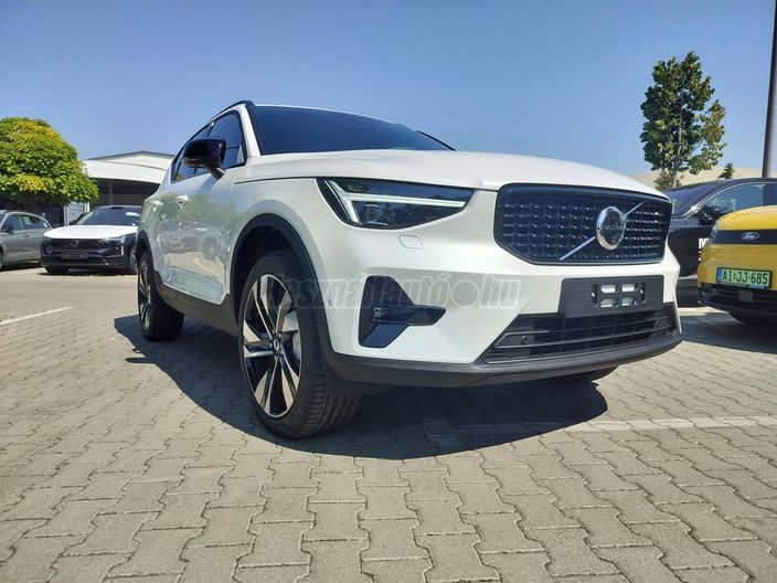VOLVO XC40 2.0 [B3] MHEV Plus Dark DCT