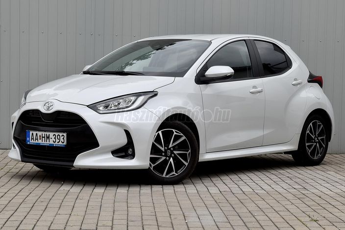 TOYOTA YARIS 1.5 VVT-i Comfort Style Tech CVT