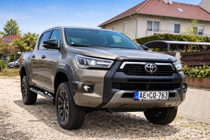 TOYOTA HILUX 2.8 D-4D 4x4 Double Invincible (Automata)