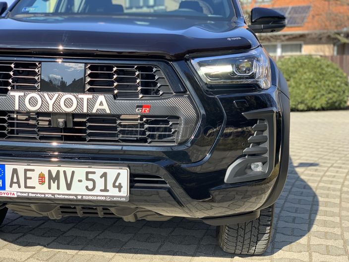 TOYOTA HILUX 2.8 D-4D 4x4 Double GR Sport (Automata)