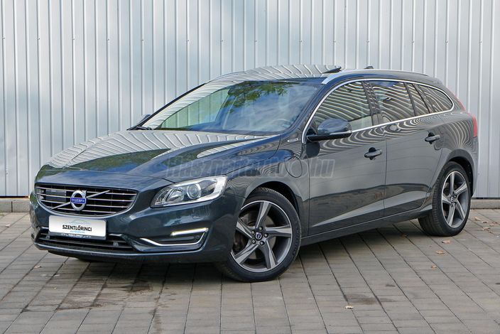 VOLVO V60 2.4 D [D6] PHEV AWD Summum Geartronic