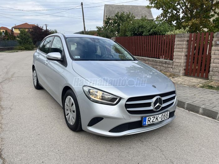 MERCEDES-BENZ B 180 Progressive