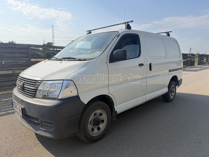 TOYOTA HIACE 2.5 D-4D 4WD Panel Van Style
