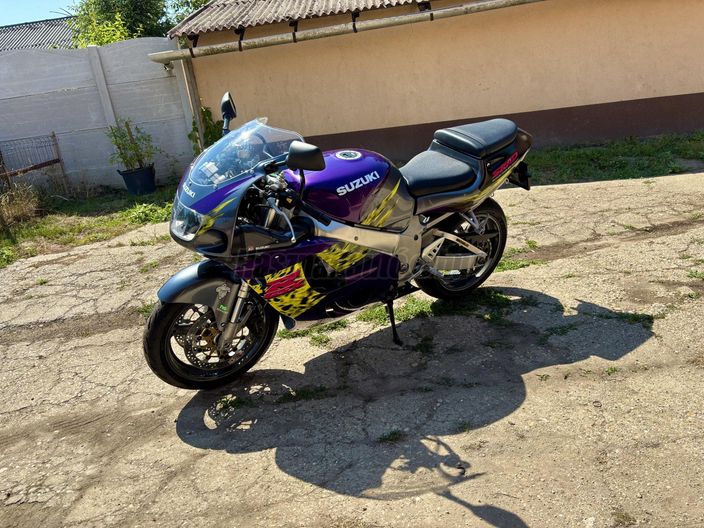 SUZUKI GSX-R 750