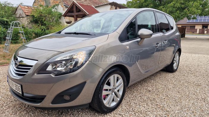 OPEL MERIVA B 1.7 CDTI Cosmo