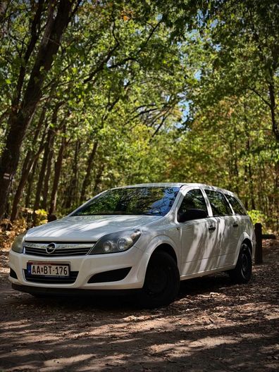 OPEL ASTRA H 1.6 Essentia