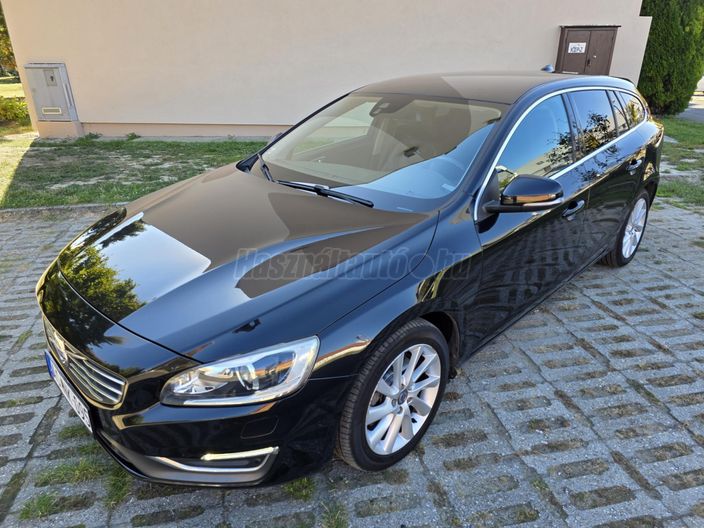 VOLVO V60 2.0 D [D3] Summum