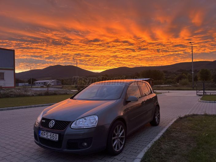 VOLKSWAGEN GOLF V 1.6 Premium