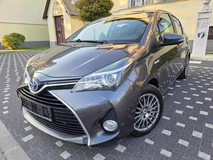 TOYOTA YARIS 1.5 HSD Style SensoSmart e-CVT
