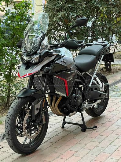 TRIUMPH TIGER 900