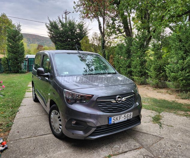 OPEL COMBO Life 1.2 T Enjoy (7 személyes )