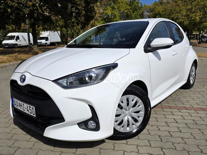 TOYOTA YARIS 1.5 Hybrid Active e-CVT
