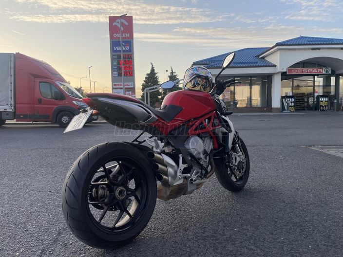 MV AGUSTA BRUTALE 800