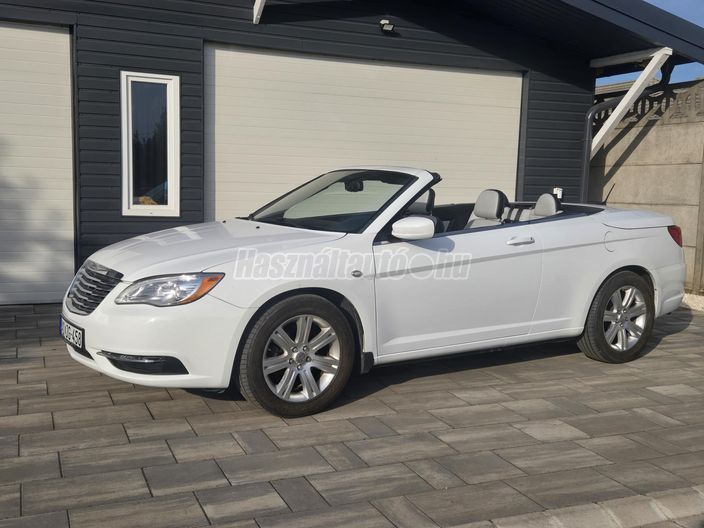 CHRYSLER 200