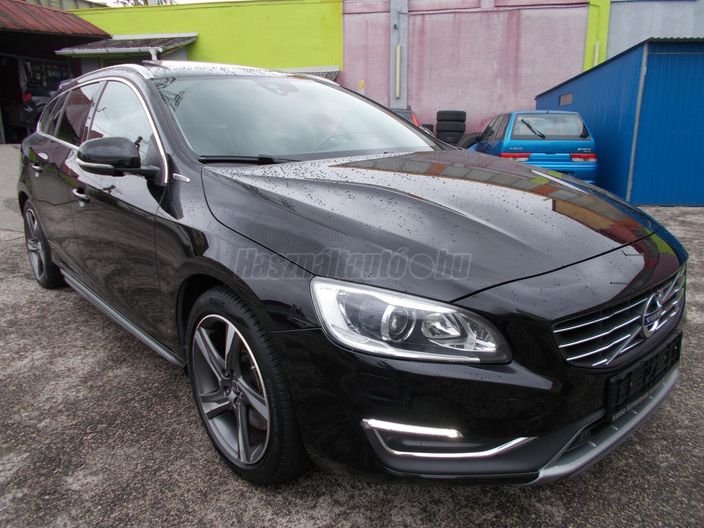 VOLVO V60 2.4 D [D6] PHEV AWD Summum Geartronic