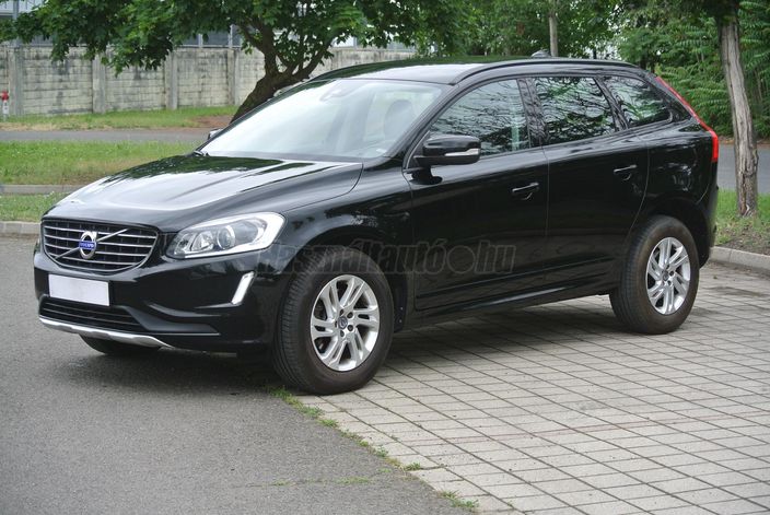 VOLVO XC60 2.0 D [D4] Momentum Geartronic FWD