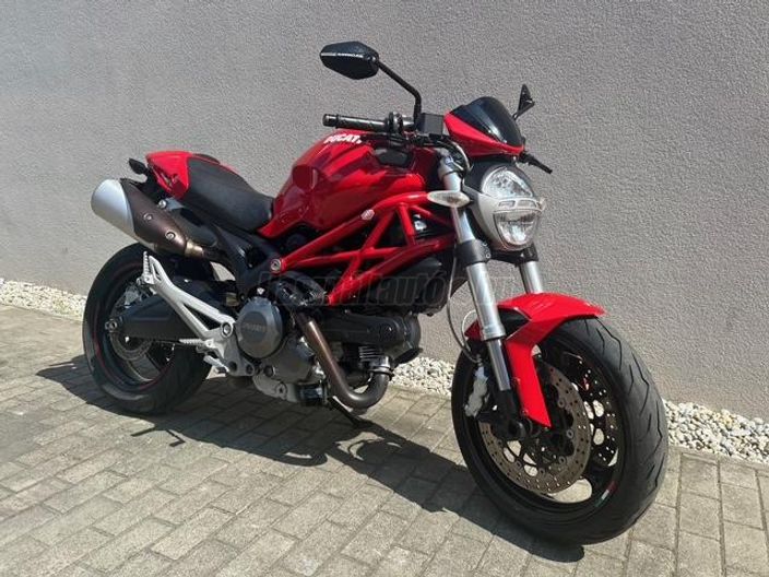 DUCATI MONSTER 696
