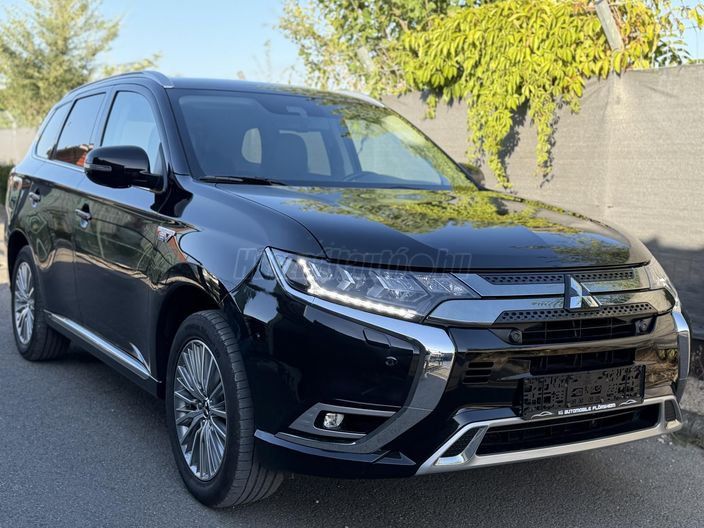 MITSUBISHI OUTLANDER 2.4 PHEV Instyle Premium 4WD CVT