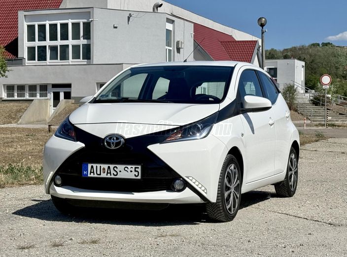 TOYOTA AYGO 1.0 x-play