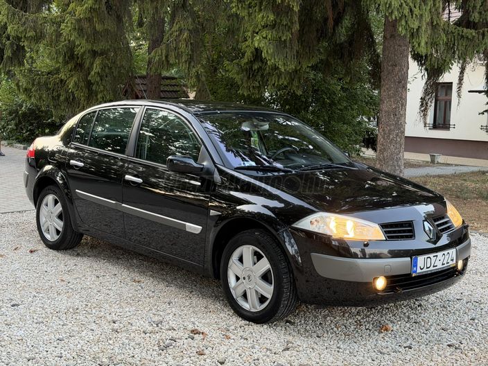 RENAULT MEGANE Limousine 1.6 Dynamique Plus