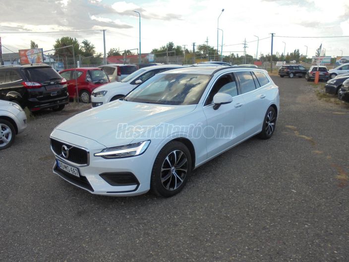 VOLVO V60 2.0 [B3] MHEV Momentum Pro DCT