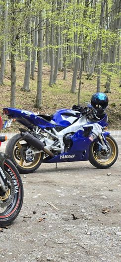 YAMAHA YZF R1