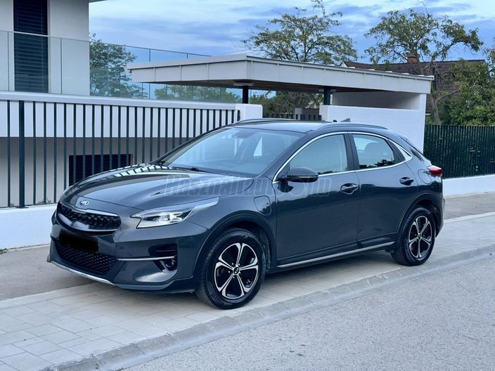 KIA XCEED 1.6 GDI PHEV X-Silver DCT