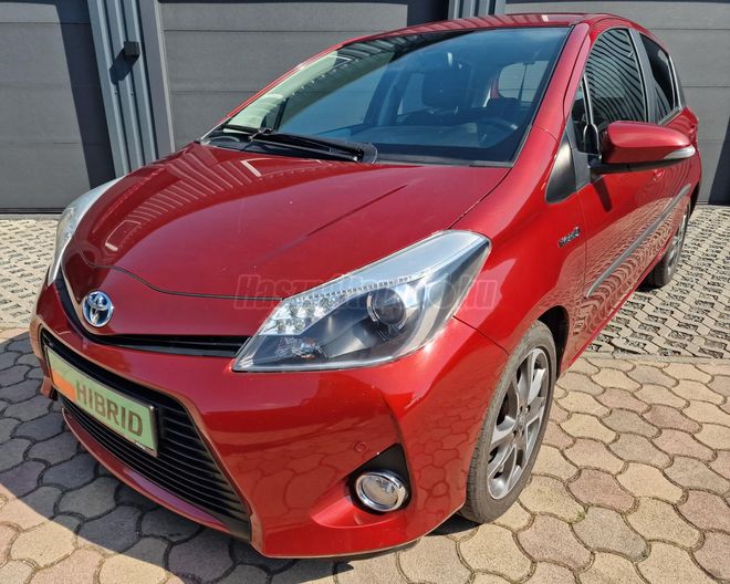 TOYOTA YARIS 1.5 HSD Bi-Tone e-CVT