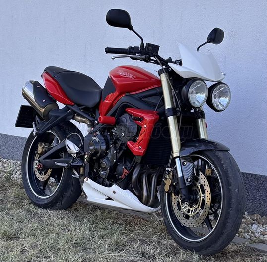 TRIUMPH STREET TRIPLE 675