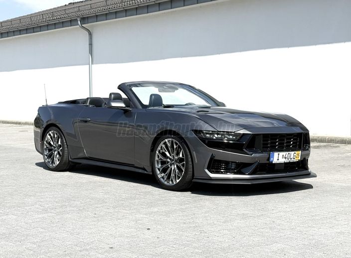 FORD MUSTANG