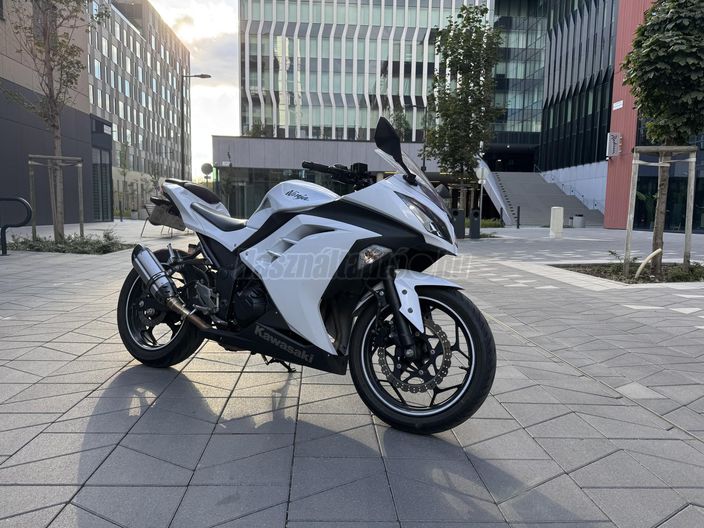 KAWASAKI NINJA 300