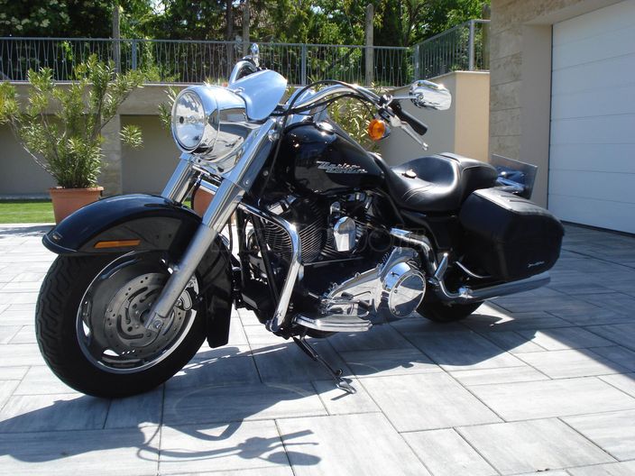 HARLEY-DAVIDSON ROAD KING