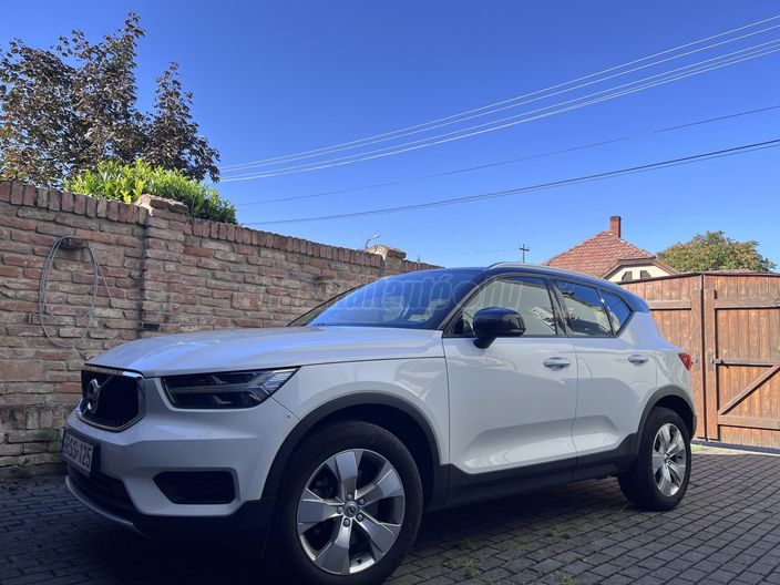 VOLVO XC40 2.0 [T4] Momentum AWD Geartronic