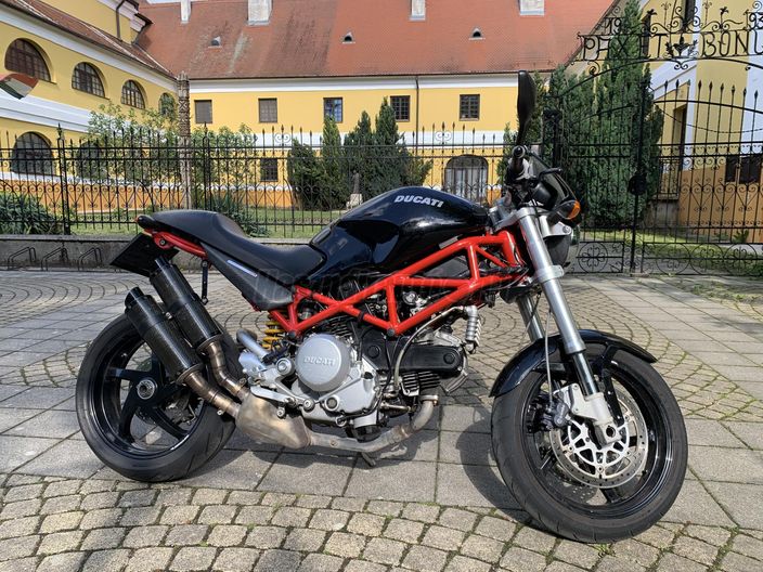 DUCATI MONSTER S2R