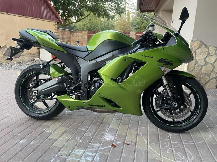 KAWASAKI ZX-6R (NINJA)